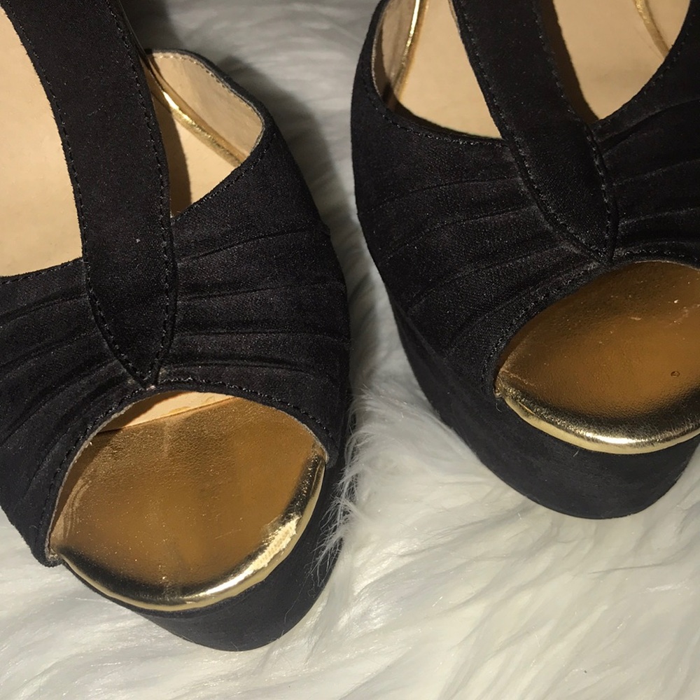 Heels - Picture 2 of 4